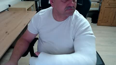 yoschi1976 online show from October 2025 05:03:01 PM