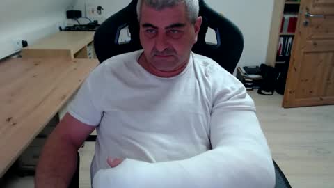 yoschi1976 online show from November 2025 10:30:01 AM