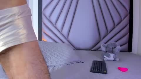 Yoss Kink   online show from July 2026 03:45:01 AM