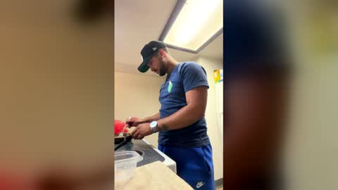 Snapshot of youbadboy222 chatting on April 2026 07:36:02 AM youbadboy222 online show from April 2026 07:36:02 AM