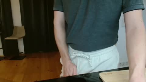 Snapshot of youboyvie chatting on December 2025 04:02:01 PM Rob online show from December 2025 04:02:01 PM