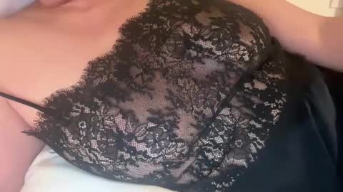 Snapshot of youownmee chatting on May 2026 05:59:01 AM Bellas Breasts online show from May 2026 05:59:01 AM