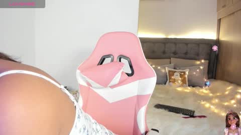 Snapshot of your_favorite_doll_ chatting on November 2025 03:31:02 AM Eliza online show from November 2025 03:31:02 AM