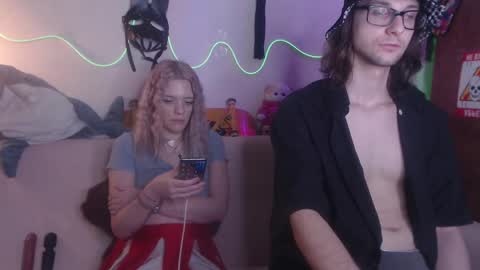 Snapshot of your_horny_friends chatting on March 2025 03:18:01 PM Your Horny Friends online show from March 2025 03:18:01 PM