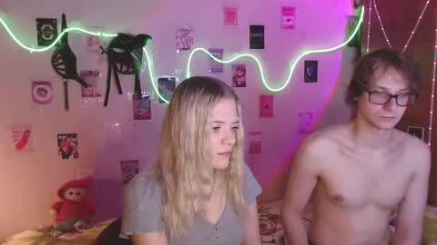 Snapshot of your_horny_friends chatting on October 2025 12:06:01 PM Your Horny Friends online show from October 2025 12:06:01 PM