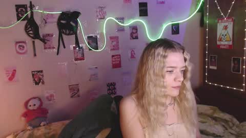 Snapshot of your_horny_friends chatting on November 2025 02:19:02 PM Your Horny Friends online show from November 2025 02:19:02 PM