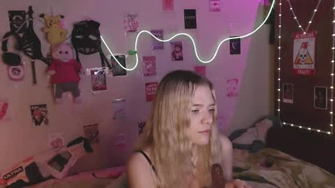 Snapshot of your_horny_friends chatting on November 2025 02:29:02 PM Your Horny Friends online show from November 2025 02:29:02 PM