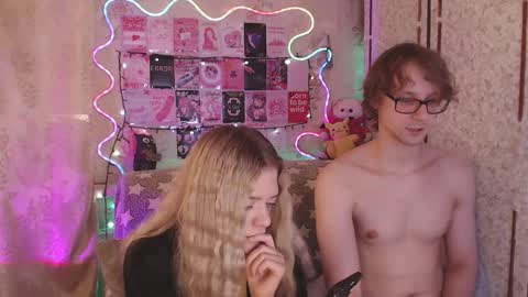 Snapshot of your_horny_friends chatting on November 2025 09:04:02 AM Your Horny Friends online show from November 2025 09:04:02 AM