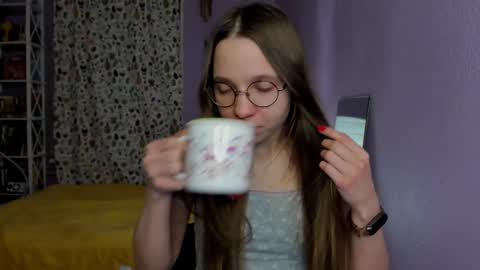 Leslie online show from March 2025 09:01:01 PM