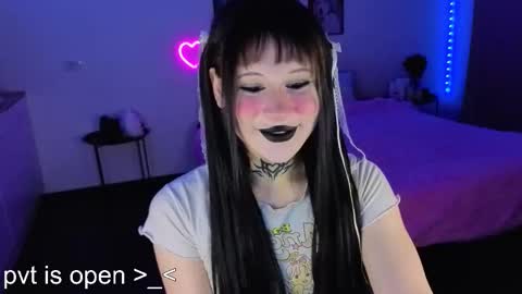 Snapshot of your_little_eva chatting on September 2025 05:46:02 PM Eva online show from September 2025 05:46:02 PM