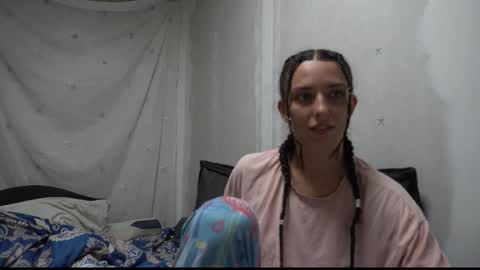 Snapshot of your_little_flexible_girl chatting on September 2025 08:43:01 PM Meri online show from September 2025 08:43:01 PM