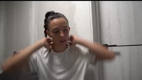 Snapshot of your_little_flexible_girl chatting on October 2025 07:00:01 PM Meri online show from October 2025 07:00:01 PM