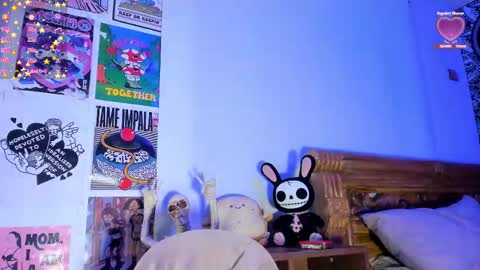 Daniela  Help me reach 100 likes online show from October 2025 03:05:02 AM