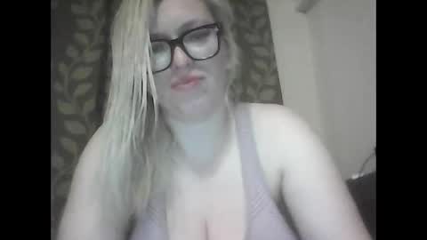 Roxy online show from May 2026 07:11:02 PM