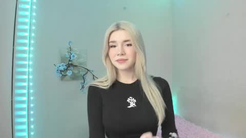 Snapshot of your_tender_doll chatting on April 2026 12:49:01 PM Alice online show from April 2026 12:49:01 PM