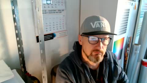 Snapshot of your_tipie chatting on October 2025 07:52:01 AM your_tipie online show from October 2025 07:52:01 AM