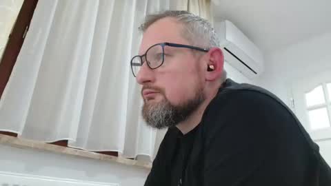 Snapshot of your_tipie chatting on November 2025 08:51:01 PM your_tipie online show from November 2025 08:51:01 PM