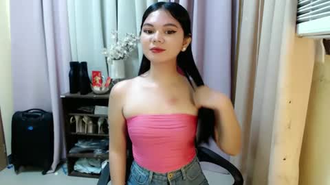 Snapshot of yourangelictransgirl chatting on December 2024 02:42:01 PM Hi its me Yna online show from December 2024 02:42:01 PM