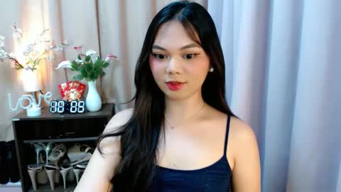 Snapshot of yourangelictransgirl chatting on October 2025 02:05:02 PM Hi its me Yna online show from October 2025 02:05:02 PM