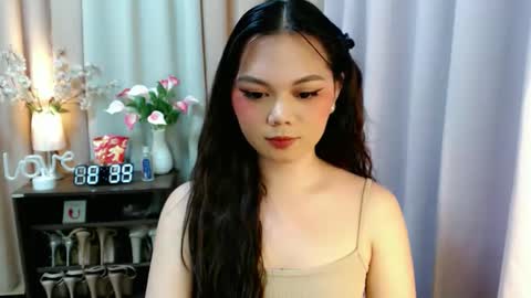 Snapshot of yourangelictransgirl chatting on November 2025 12:38:02 PM Hi its me Yna online show from November 2025 12:38:02 PM