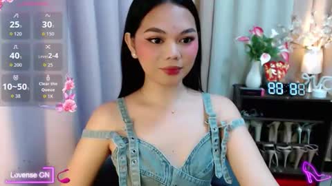 Snapshot of yourangelictransgirl chatting on November 2025 12:08:02 PM Hi its me Yna online show from November 2025 12:08:02 PM