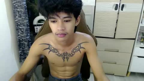 yourasian_eric online show from February 2026 07:00:02 PM