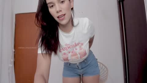 insta  yourboniee online show from December 2024 02:32:01 PM