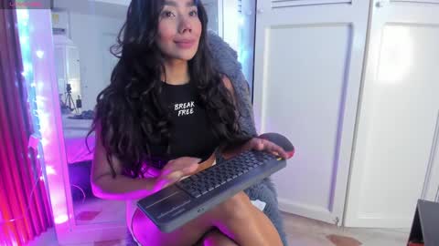 Snapshot of yourcutemolly chatting on December 2024 04:31:02 AM Selena online show from December 2024 04:31:02 AM