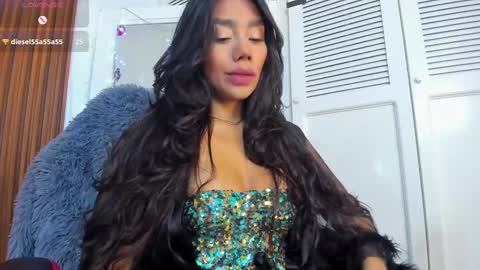 Snapshot of yourcutemolly chatting on December 2024 04:09:01 AM Selena online show from December 2024 04:09:01 AM