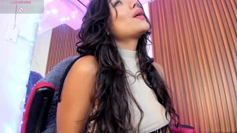 Snapshot of yourcutemolly chatting on December 2024 03:37:01 AM Selena online show from December 2024 03:37:01 AM