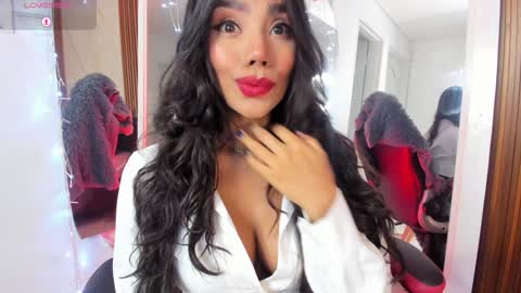 Snapshot of yourcutemolly chatting on December 2024 04:48:02 AM Selena online show from December 2024 04:48:02 AM