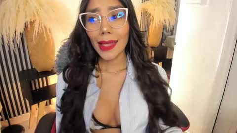 Snapshot of yourcutemolly chatting on February 2025 06:07:01 AM Selena online show from February 2025 06:07:01 AM