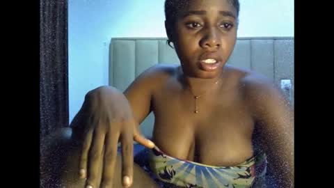 Snapshot of yourfavcamgirl_ chatting on September 2025 01:44:02 PM favcamgirl online show from September 2025 01:44:02 PM