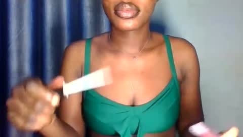 Snapshot of yourfavcamgirl_ chatting on January 2026 06:28:02 AM favcamgirl online show from January 2026 06:28:02 AM