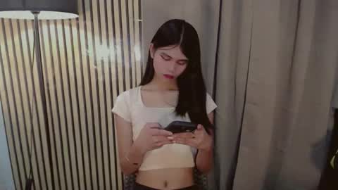 Vivian online show from November 2025 10:03:02 PM