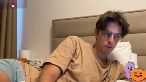 Snapshot of yourhotchristian chatting on November 2025 06:59:02 AM Chris online show from November 2025 06:59:02 AM