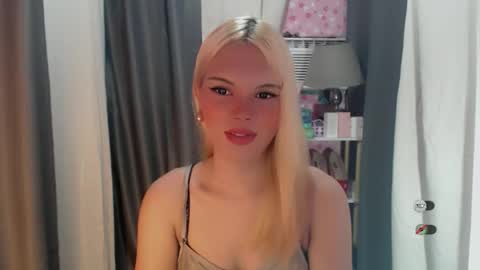 Snapshot of yourlovekylie chatting on June 2026 06:39:01 AM KYLIE MORE online show from June 2026 06:39:01 AM