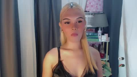 Snapshot of yourlovekylie chatting on July 2026 10:39:01 AM KYLIE MORE online show from July 2026 10:39:01 AM
