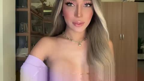 Snapshot of yourlovingpearlita1000 chatting on October 2025 08:45:02 AM Pearl online show from October 2025 08:45:02 AM