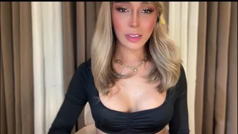 Snapshot of yourlovingpearlita1000 chatting on October 2025 12:07:02 PM Pearl online show from October 2025 12:07:02 PM