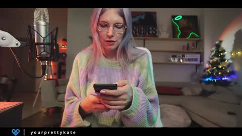 Snapshot of yourprettykate_ chatting on December 2024 08:40:02 PM online show from December 2024 08:40:02 PM