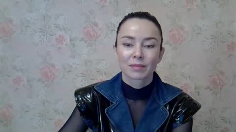 yoursofia_ online show from December 2025 10:21:02 AM