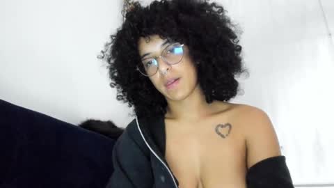 elizabeth  ju   online show from March 2025 03:35:02 AM