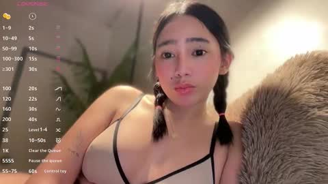 YowgineTheGreat online show from October 2025 10:33:02 AM