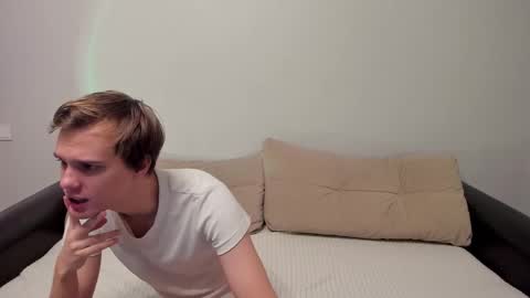 Yue Lang and Samm online show from December 2025 06:03:02 PM