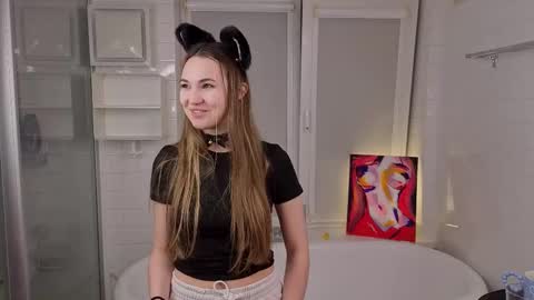 Snapshot of yummyemiily chatting on February 2026 05:17:02 PM Emily online show from February 2026 05:17:02 PM