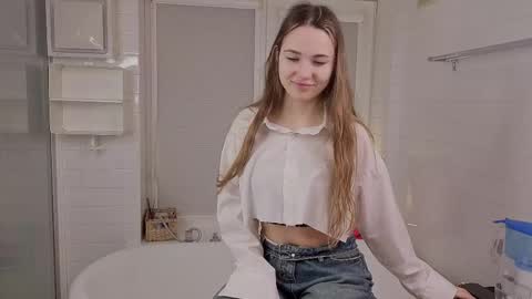 Snapshot of yummyemiily chatting on February 2026 05:16:02 PM Emily online show from February 2026 05:16:02 PM