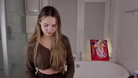 Snapshot of yummyemiily chatting on February 2026 04:05:02 PM Emily online show from February 2026 04:05:02 PM