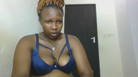 Snapshot of yummytitiess chatting on October 2025 05:39:01 PM yummytitiess online show from October 2025 05:39:01 PM