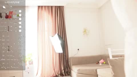 Snapshot of yuna_leen chatting on December 2025 06:18:01 AM yuna_leen online show from December 2025 06:18:01 AM